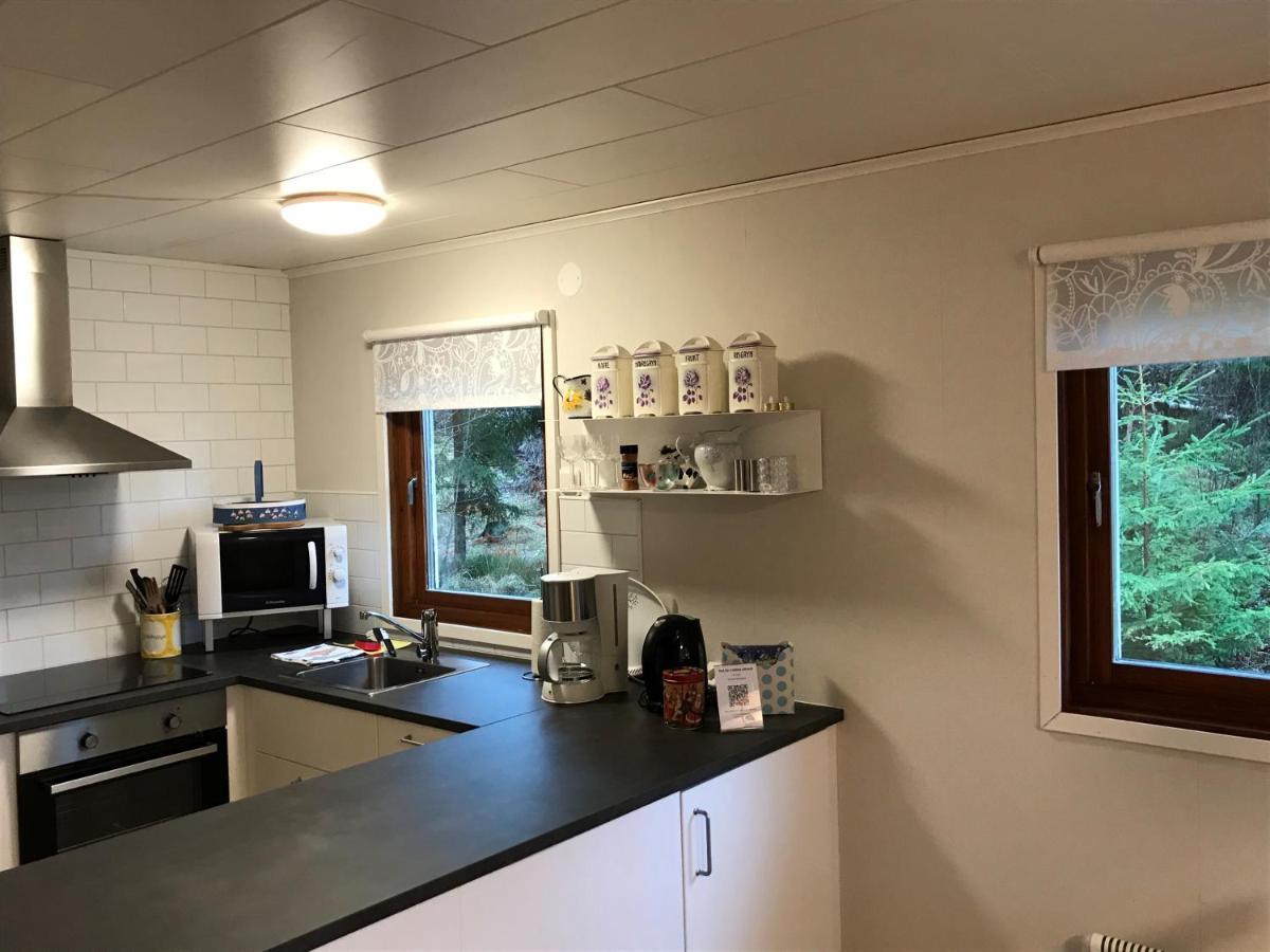 Stuga I Naturskoent Omrade Pa Vaestra Tjoern Saby Extérieur photo