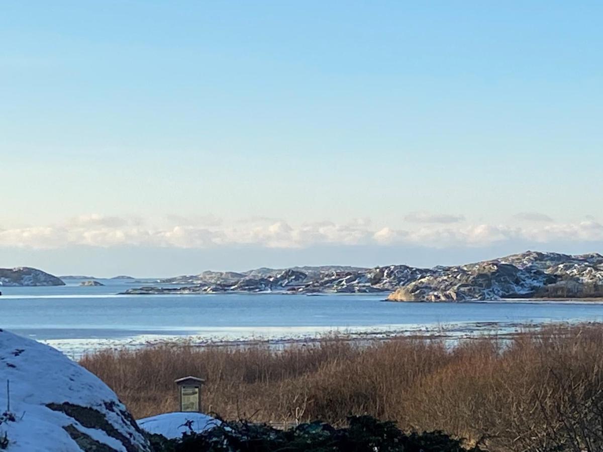 Stuga I Naturskoent Omrade Pa Vaestra Tjoern Saby Extérieur photo