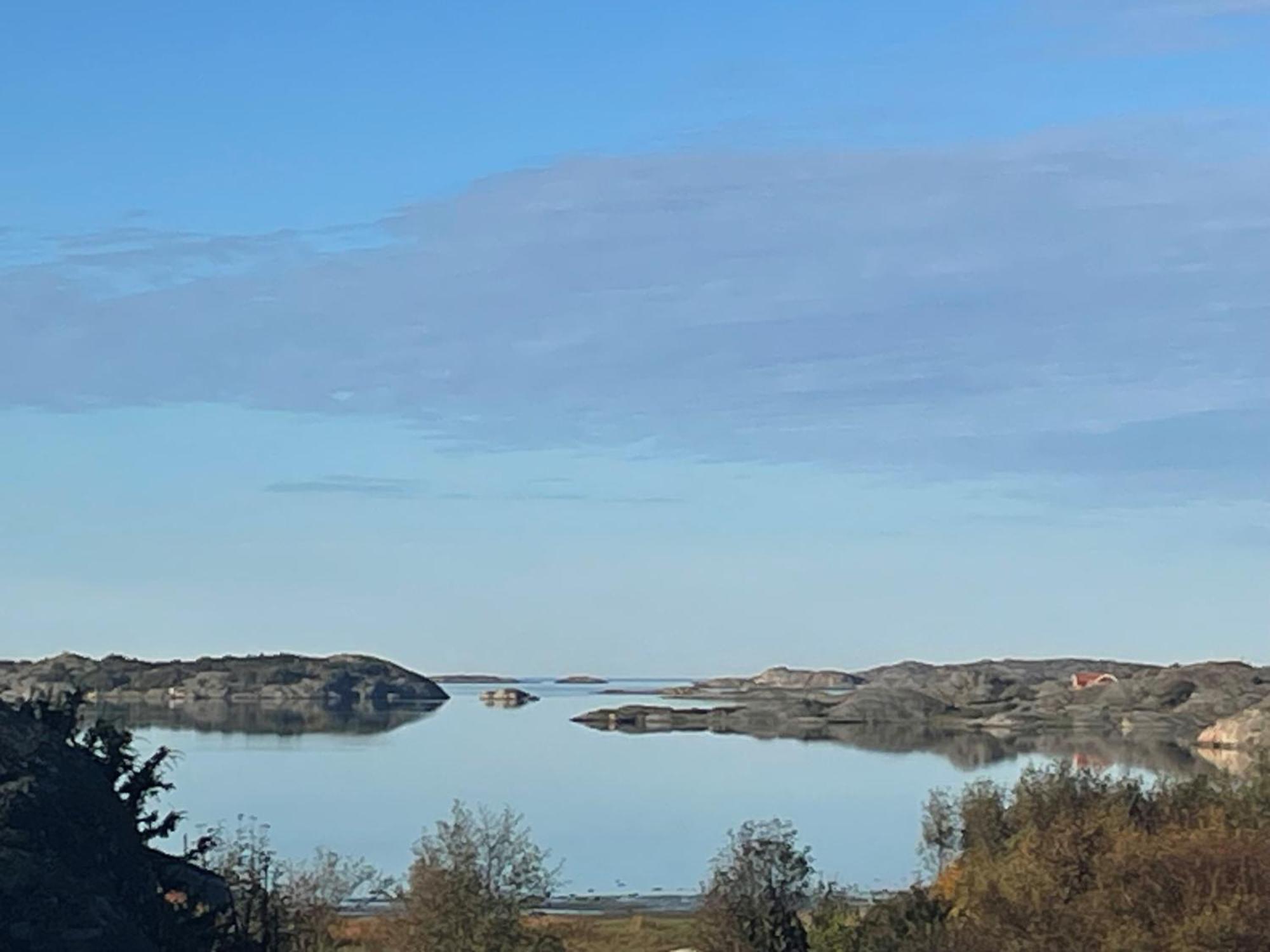 Stuga I Naturskoent Omrade Pa Vaestra Tjoern Saby Extérieur photo