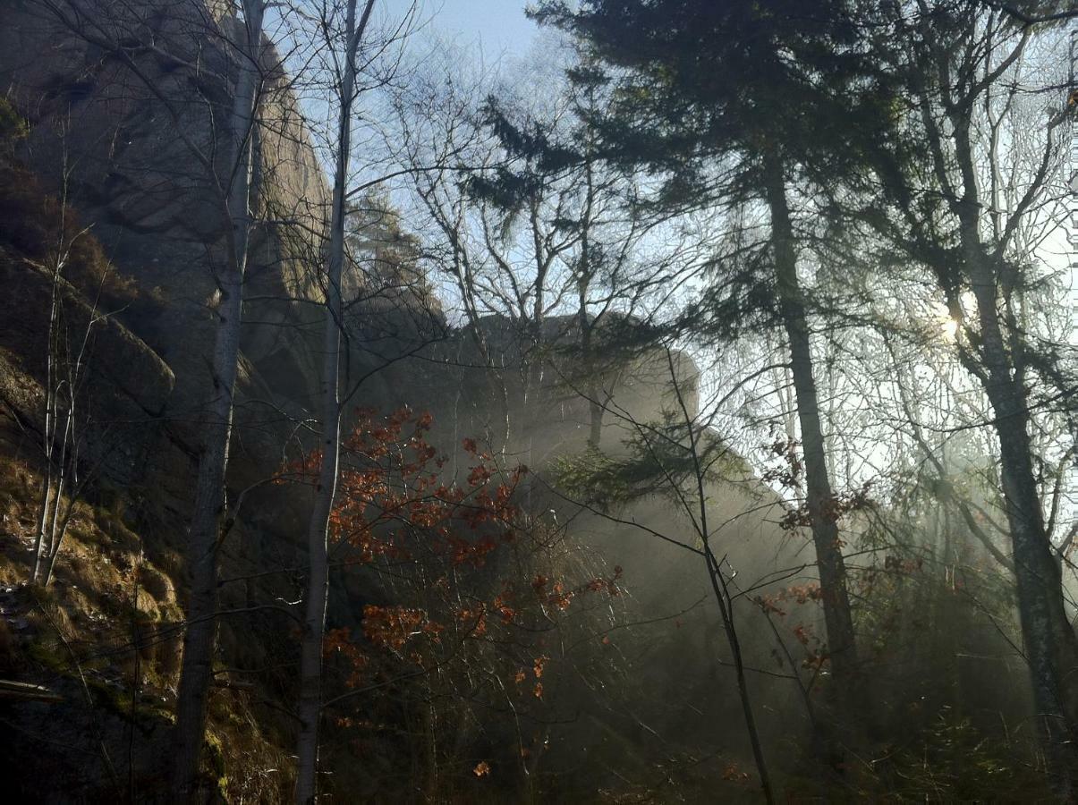 Stuga I Naturskoent Omrade Pa Vaestra Tjoern Saby Extérieur photo